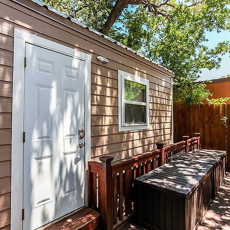 Tiny House Hotel Austin Exterior photo