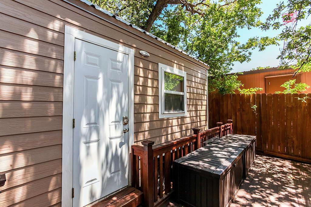 Tiny House Hotel Austin Exterior photo